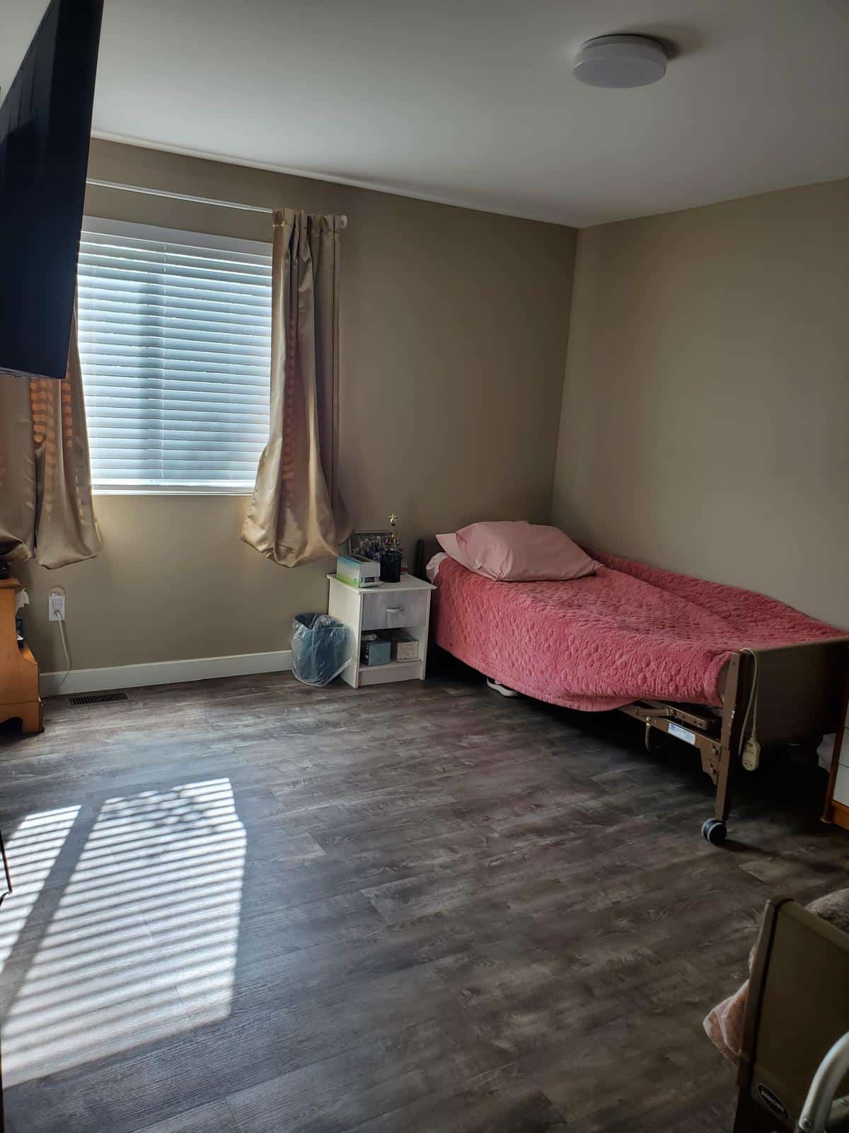 Quiet residential street surrounding 1st Blessed AFH, set in a safe Everett neighbourhood