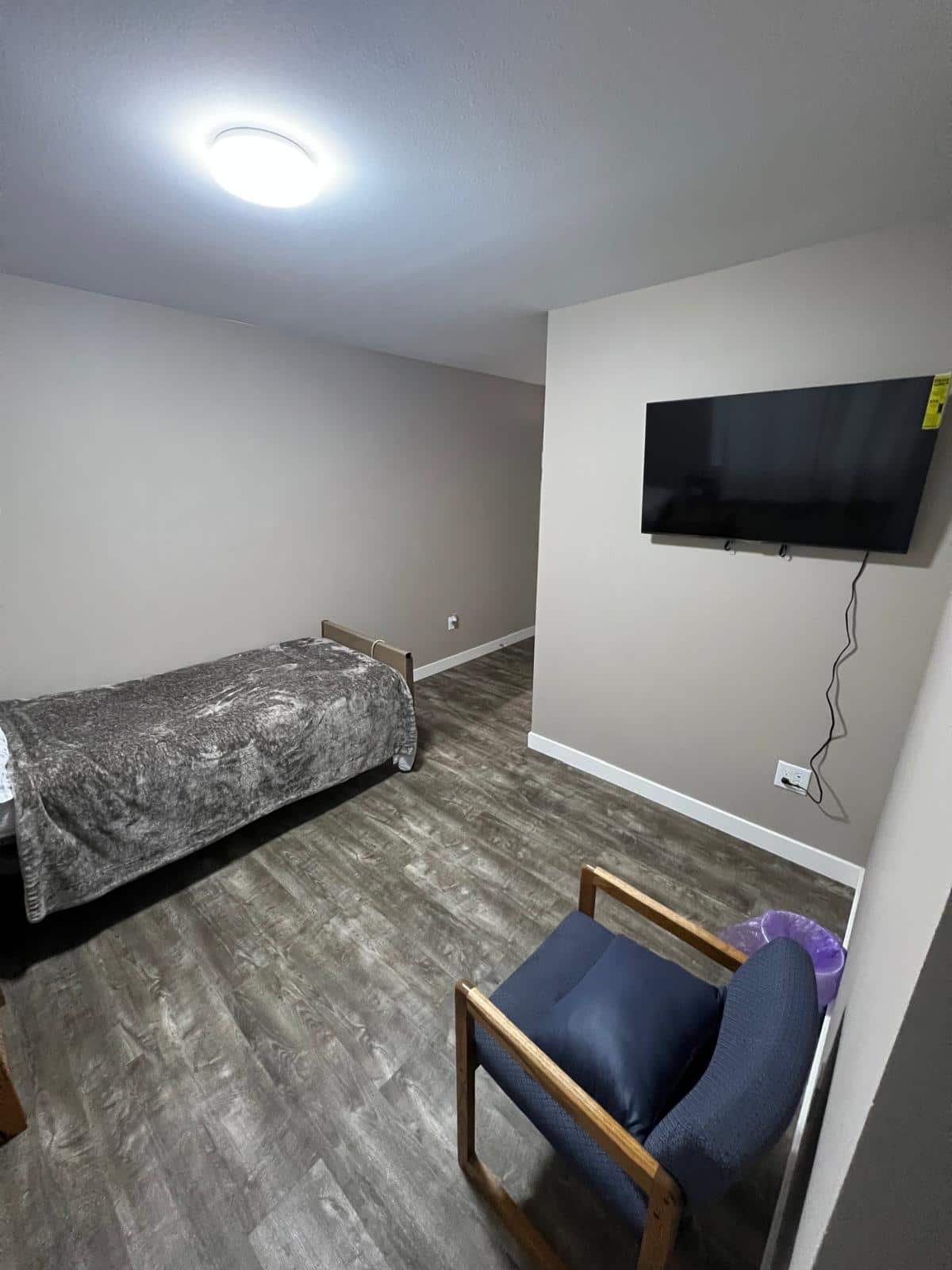 Spacious resident bedroom with a dedicated sitting area, ideal for receiving family visitors in privacy